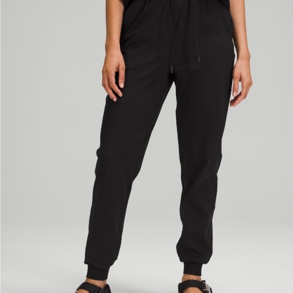 Lululemon Stretch High Rise Jogger Size 8 Black - Picture 1 of 8